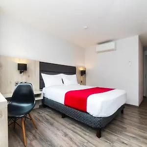 Nube, Centro Hotel